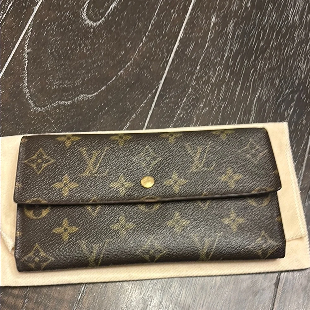 🚫🚫SOLD🚫🚫 LV Wallet w/COA - Picture 10 of 12
